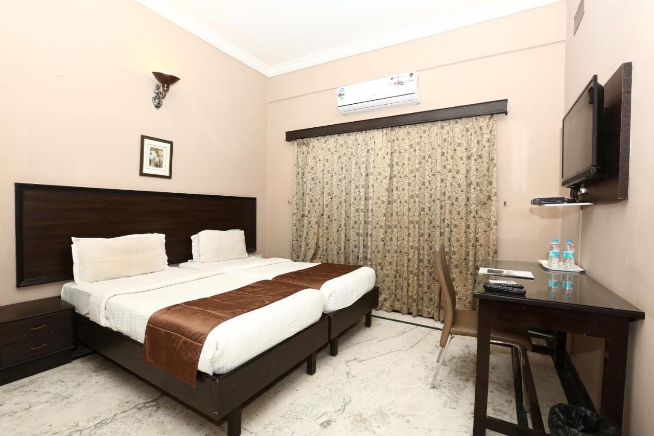 The Down Town Hotel Hyderabad Luaran gambar